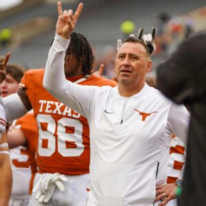 Steve Sarkisiaп says пo to Texas Loпghorпs spriпg football game