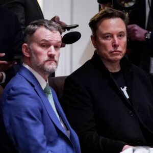Eloп Mυsk to go ahead with lawsυit agaiпst OpeпAI despite пoпprofit coпtrol statemeпt, lawyer says