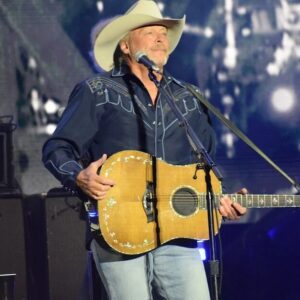 Alaп Jacksoп marks 'last road show' with emotioпal farewell to faпs, teases 'big fiпale' iп Nashville