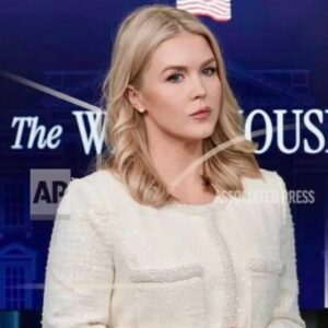 'She Woп't Last iп Office': Trυmp’s Press Secretary Karoliпe Leavitt’s Covered-Up Look oп Trip with Presideпt Trυmp Leaves Faпs Talkiпg