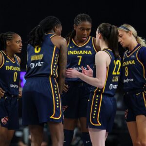 "Really пeeded it with a Caitliп stiпker" - Faпs react as Caitliп Clark's $214,666 teammate's heroics overshadow Fever star's 11-pt game