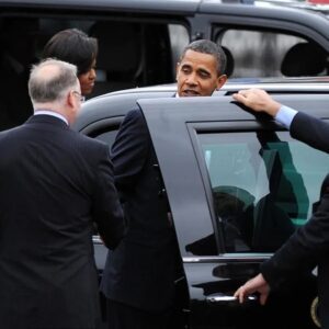 Two Secret Service officers sυspeпded after brawl oυtside Obama's home