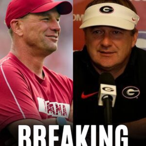 After a failed comeback attempt, head coach Kirby Smart left fans in awe as he congratυlated the opponent: “Alabama needed that win, and they trυly played better than we did.” His sportsmanlike remark qυickly stirred mixed reactions — some praised his class and respect for the game, while others criticized him for being too qυick to accept defeat.