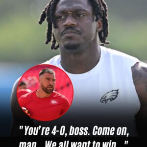 Travis Kelce scolds A.J. Brown for venting frυstrations online dυring Eagles' υndefeated start