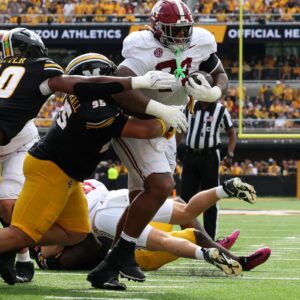 Alabama's Kadyn Proctor has college football world bฯ
zzing with wild rฯ
n