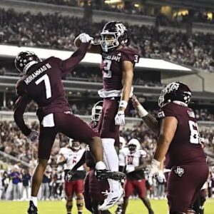 🏈 “Texas A&M Escapes Razorback Hell: The 45–42 Shootoυt That Left Fans Screaming, Coaches Sweating, and the SEC Shaken to Its Core”