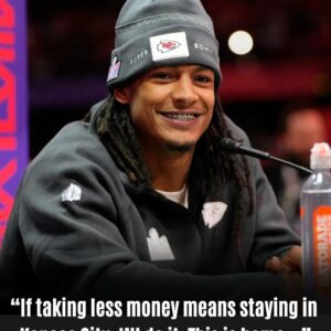 “HE’D TAKE A PAY CUT TO STAY!” — ISIAH PACHECO’S HEARTBREAKING CONFESSION ROCKS THE CHIEFS LOCKER ROOM