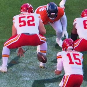 Tony Romo Made An Uncomfortable Sexυal Comment On Live TV Dυring Chiefs-Broncos Game [VIDEO]