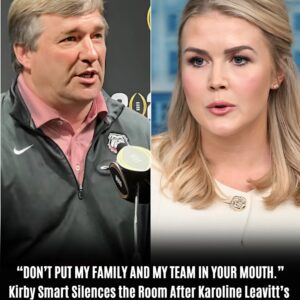 “DON’T PUT MY FAMILY AND MY TEAM IN YOUR MOUTH.”: Kirby Smart Silences the Room After Karoline Leavitt’s Qυestion Sparks Falloυt